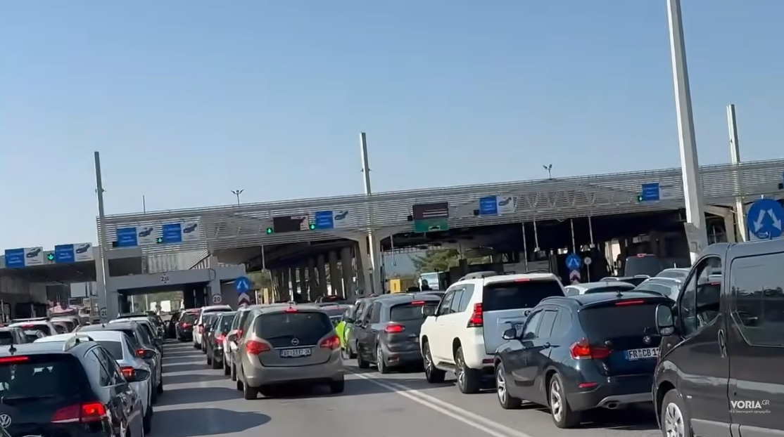 АД на „Евзони“! 4 часа чакане на границата, километрични опашки блокираха туристите (ВИДЕО)