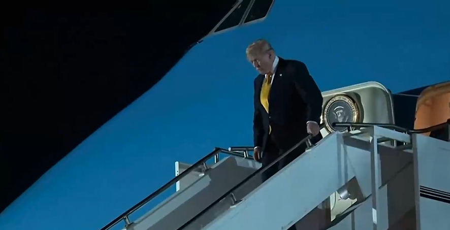 Камион за кетъринг „измъкна“ Тръмп от Air Force One: Как президентът на САЩ напусна Турция с таен полет