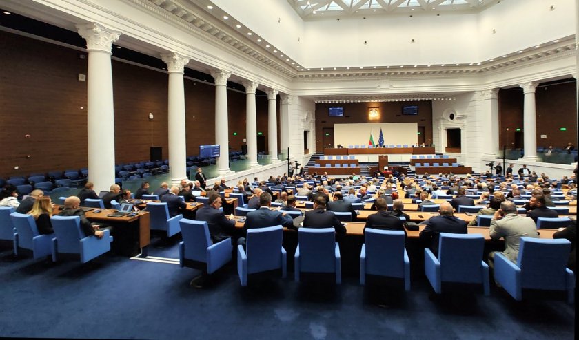 НА ЖИВО - Парламентът захваща ключови закони, нови правила за въздуха и частната охранителна дейност