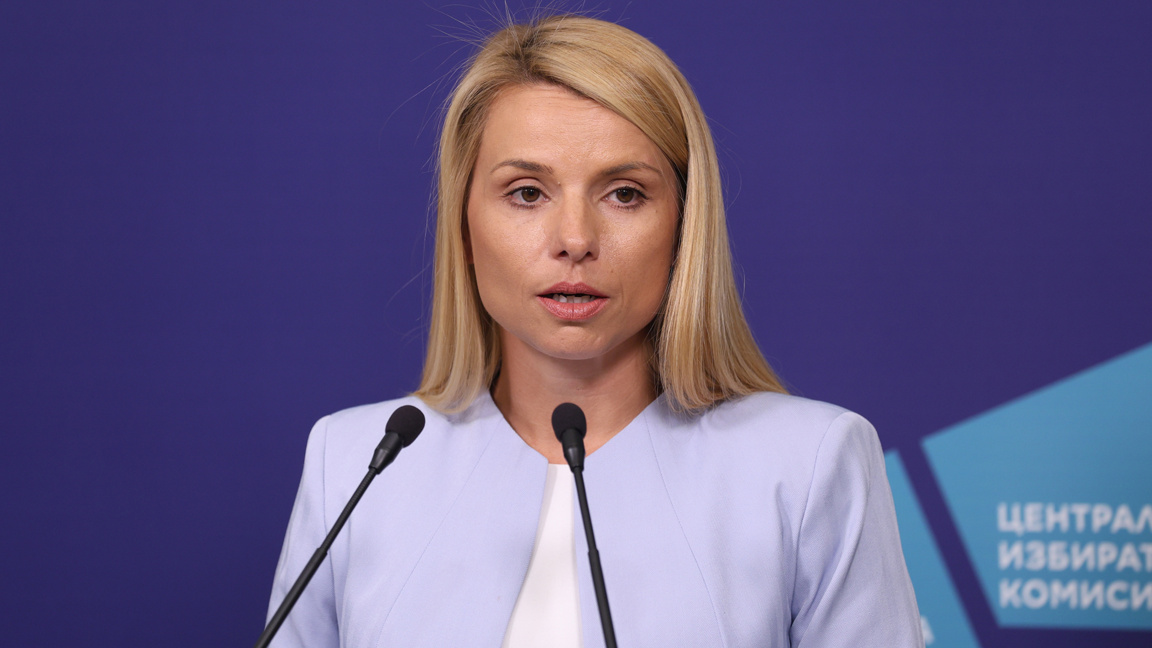 Машинният отчет позволява резултатите да бъдат обработени по-бързо: Стоянка Балова за ръчното преброяване на разписките (ВИДЕО)