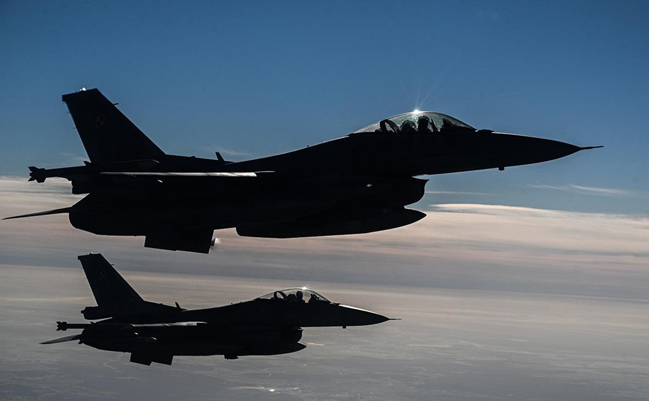Дрон пресече въздушното пространство на Румъния! Вдигнаха два F-16