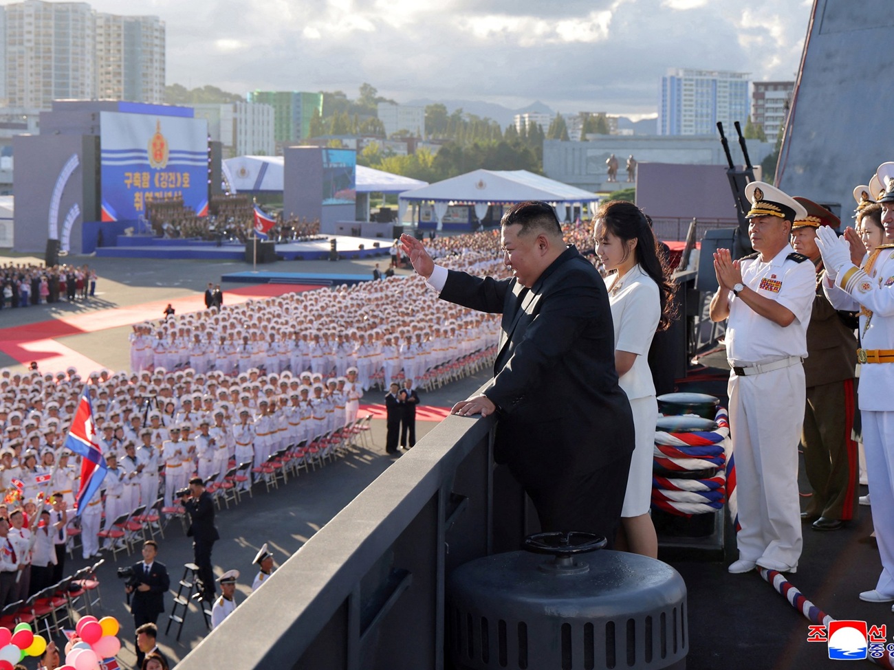 „Унищожителни удари“! Ким Чен-ун с нова военна заплаха, показа новата си „ядрена пушка“ в морето