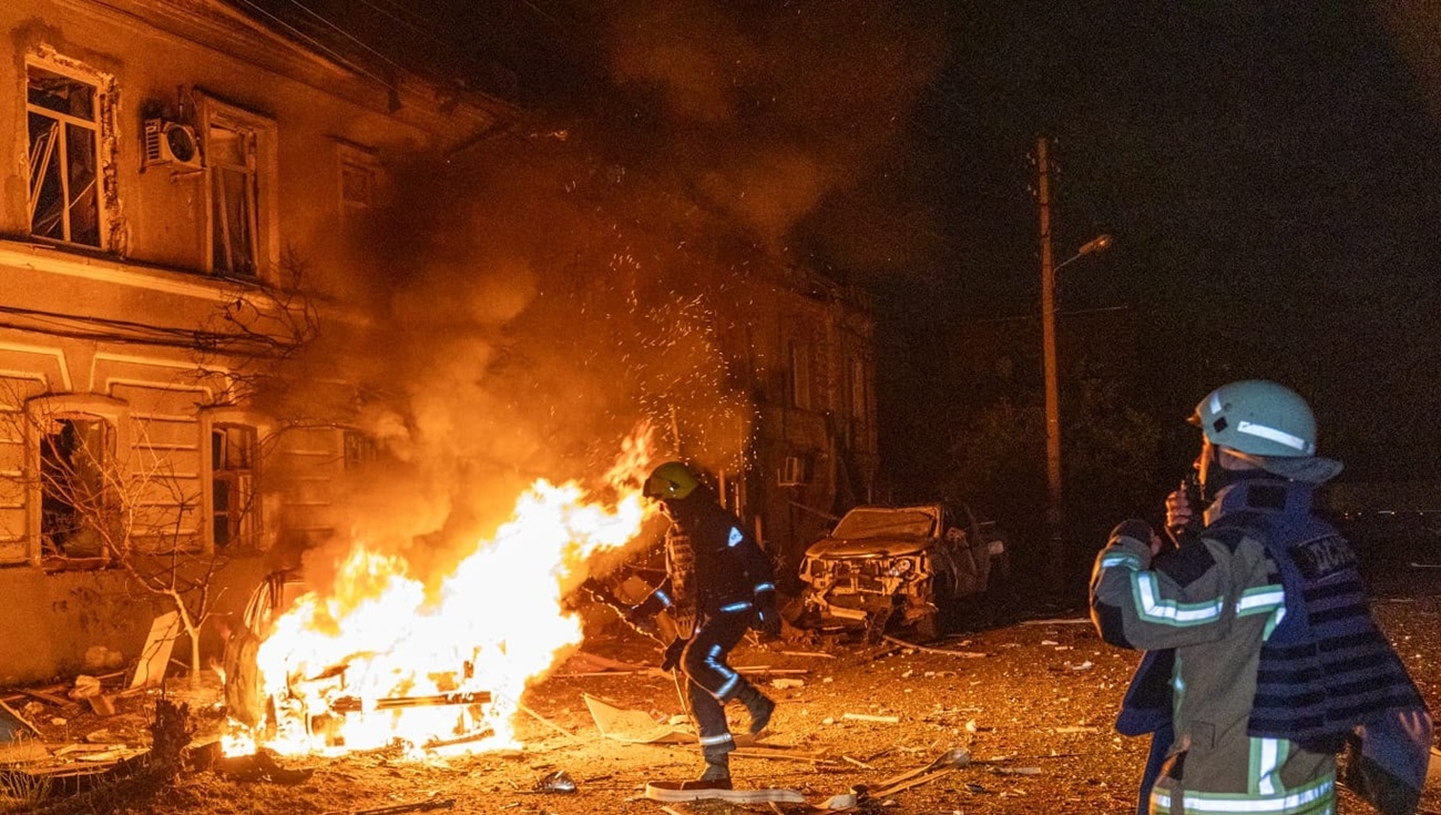 Трагедия в Украйна! Руски удар по жилищна сграда в Харков, 20 души са ранени, сред тях 8 деца (ВИДЕО)