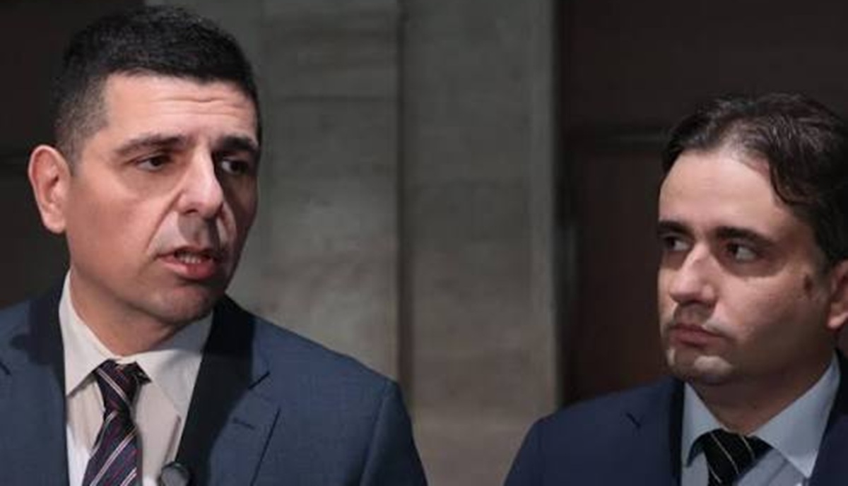 Тотален разлом в ДБ: „Да, България“ потопява ДСБ