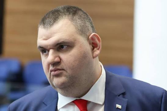 Самолетът за 18,4 млн. евро и полетите на Пеевски: „Спектрум Еър“ с категорично опровержение