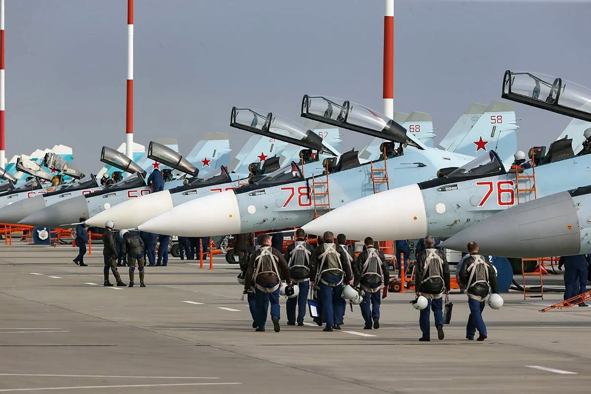 Безпрецедентни арести на КГБ на Беларус: 10 офицери от авиобаза край Минск са задържани за държавна измяна