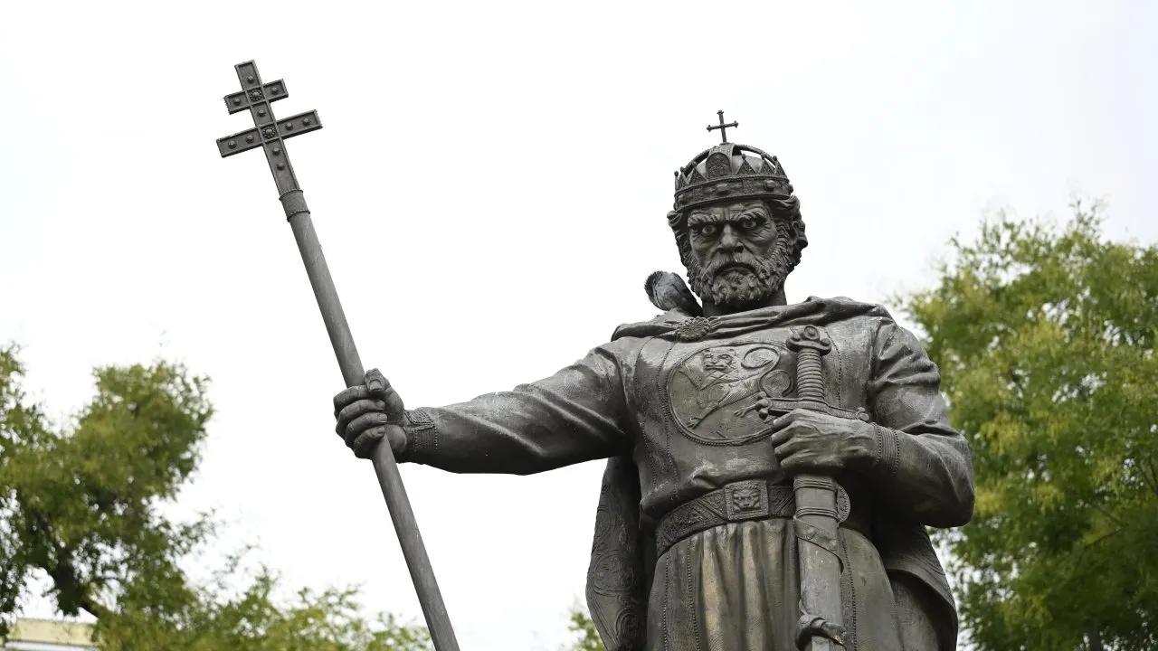 Цар Самуил се връща в България: Историческо споразумение с Гърция спира спекулациите с наследството му (ВИДЕО)