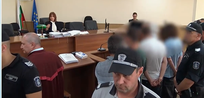 „Убийци!“ Гняв и протест в Пловдив, съдът реши: Тримата нови обвиняеми за смъртта на Георги Кузев остават в ареста (ВИДЕО)