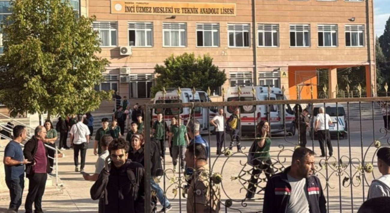 Ужас край гимназия в Турция! Въоръжен мъж откри огън по ученици, има ранени (ВИДЕО)