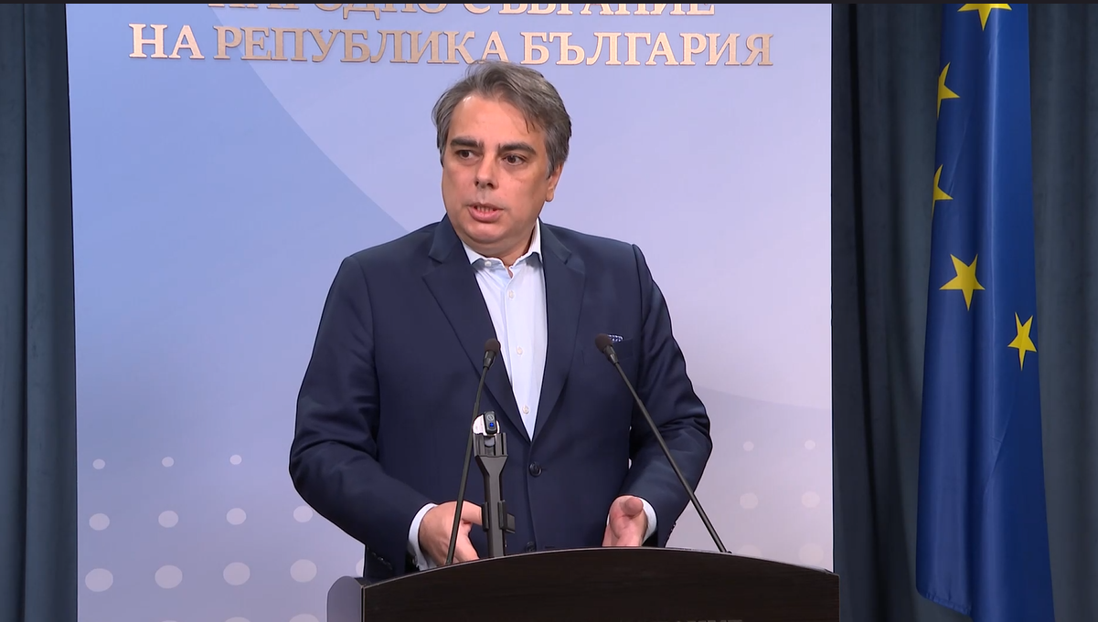Василев с предупреждение за данъчните промени: „Дават с едната ръка, взимат с другата“