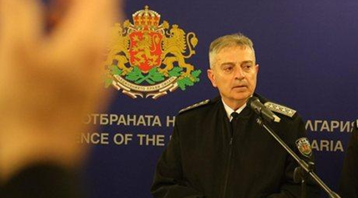 Изненадващ ход на върха на армията: Адмирал Ефтимов подаде рапорт за освобождаване от поста началник на отбраната