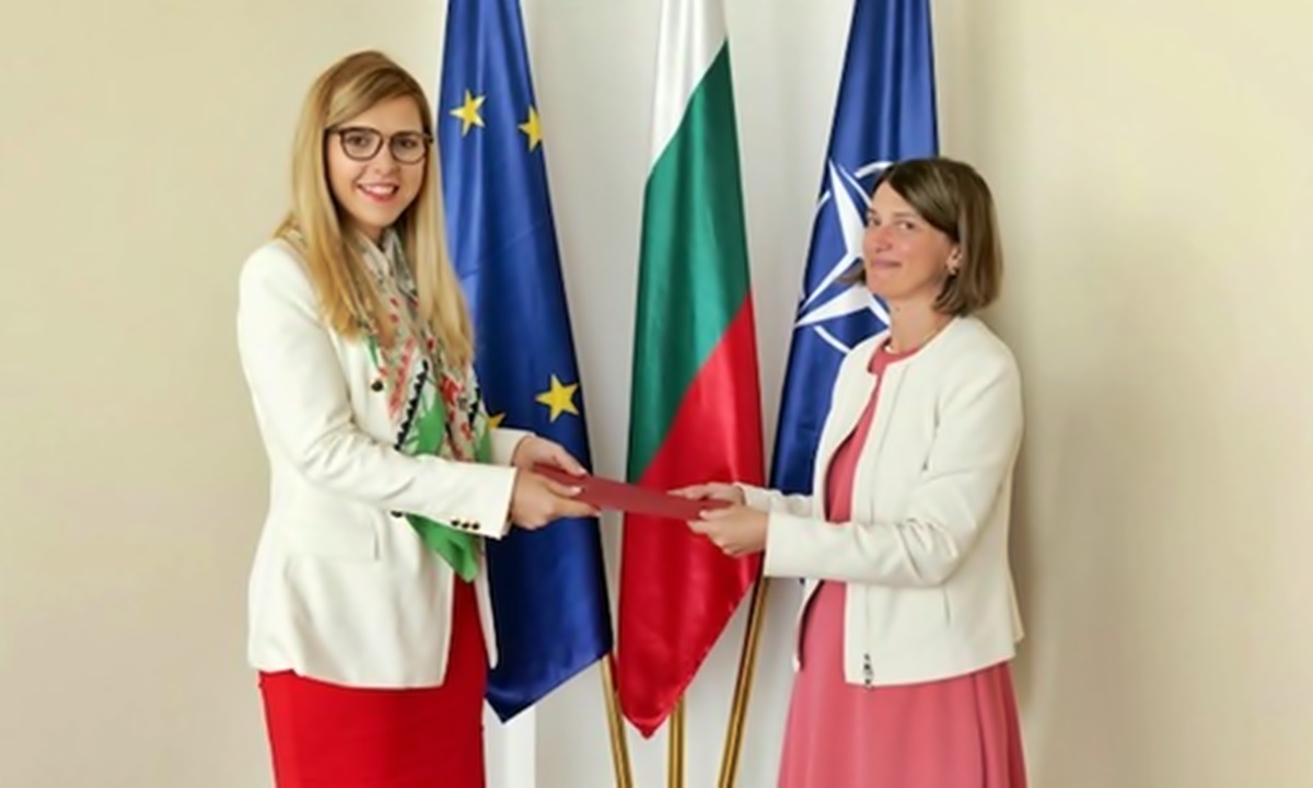 Външно привика временно управляващия посолството на РСМ заради Ива Михаилова: Подобен подход е провокативен