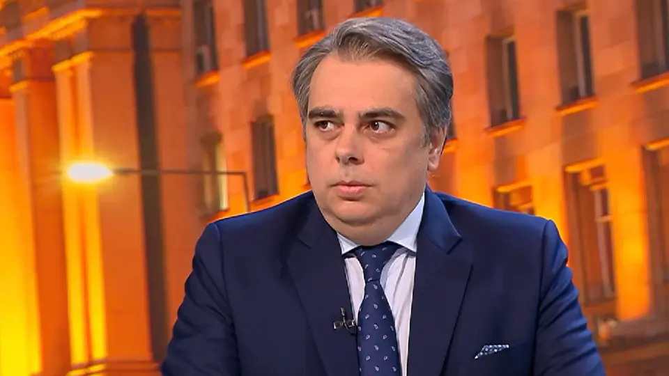 "Не може да ни правиш за смях и за резил пред целия свят": Асен Василев за Йотова, ООН и кампанията (ВИДЕО)