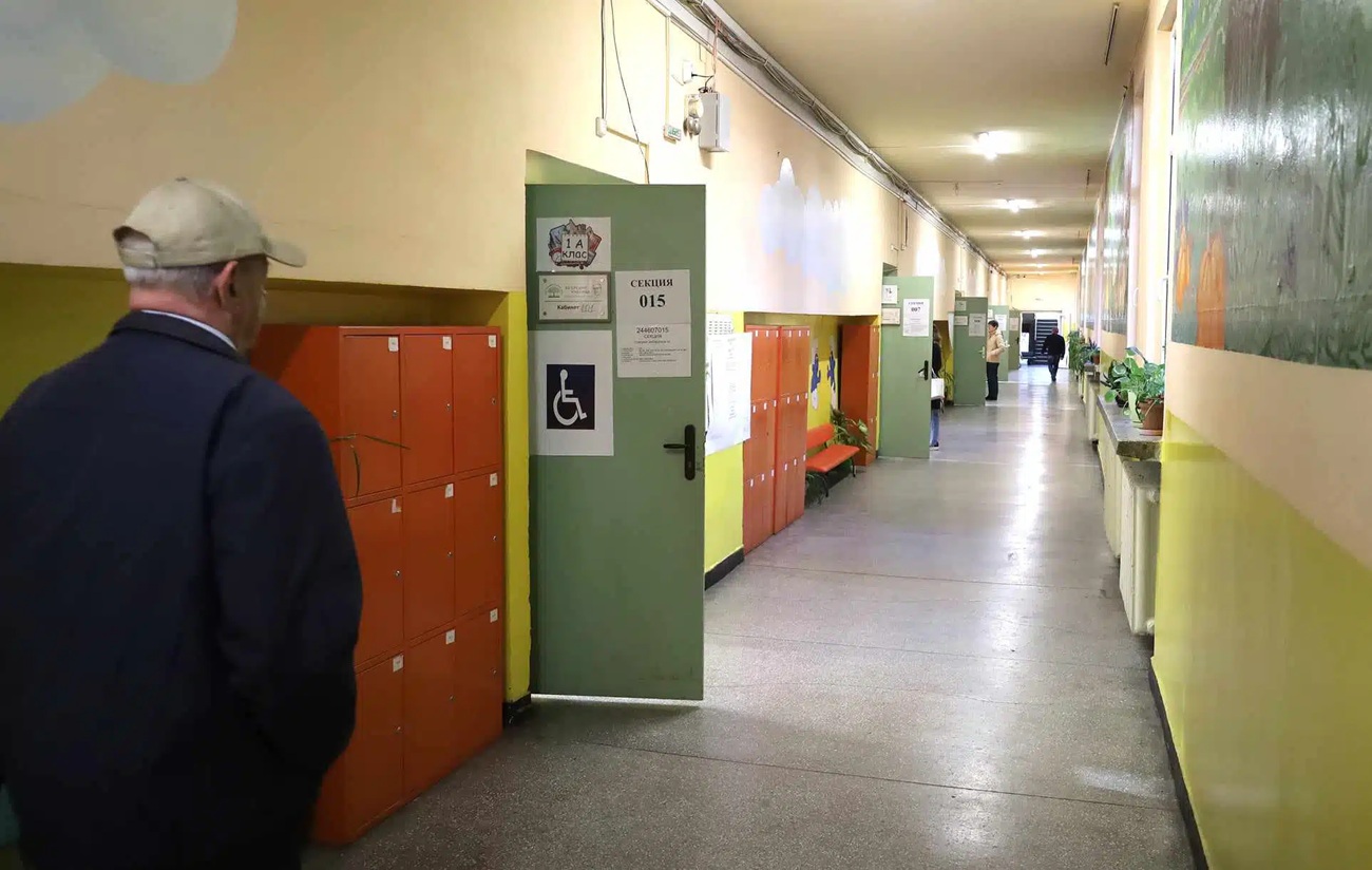 Скандал на изборите! Председател на СИК лъсна в нетрезво състояние в Царево