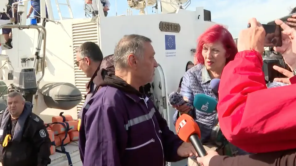 Моряк от единия атакуван кораб:Мисля, че руснаците ни пуснаха подводна бомба, защото возехме украински товар