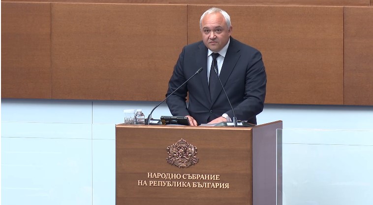 1:0 за Пеевски: Демерджиев призна, че според Малта лидерът на ДПС не е плащал лично полетите си, оставката се отменя