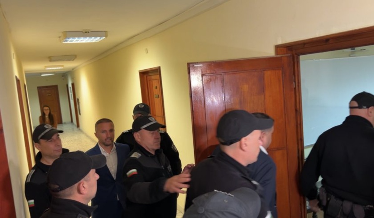 Съдът в Бургас пусна под "домашен арест" кметовете на Белица и Сунгурларе