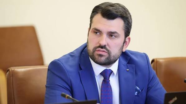 "Ефектът на пеперудата е неизбежен": Георг Георгиев за паралелните реалности, в които угаждаме на Русия и си живеем с милиардите на Европа
