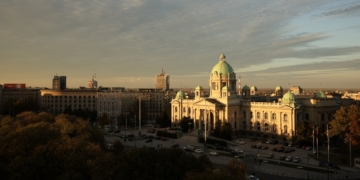 Решаващ вот! Сърбия избира парламент на фона на протести и политическо напрежение
