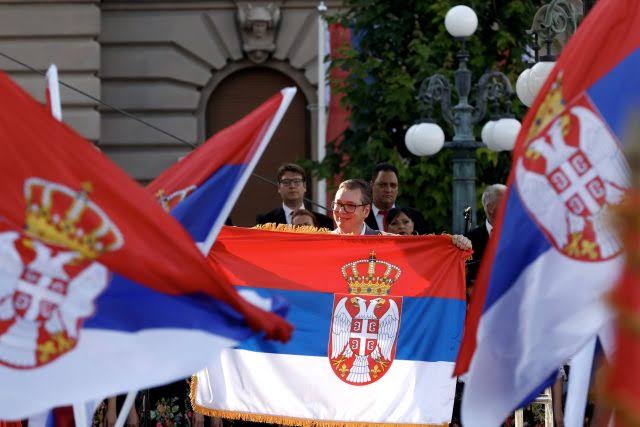 Политическо цунами в Сърбия: Победата на студентите отприщи оставки, проверки и трус във властта