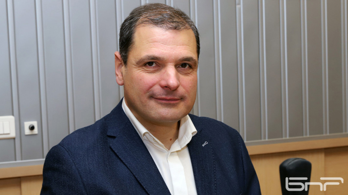 „Кандидатите останаха в сянката на инициативните комитети“: Инджов допуска скъсяване на разликата между първия и втория