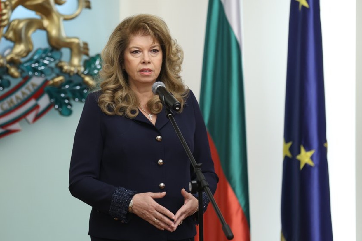 „Журналистите трябва да могат свободно и без страх да вършат работата си“: Йотова с позиция за случая с НСО