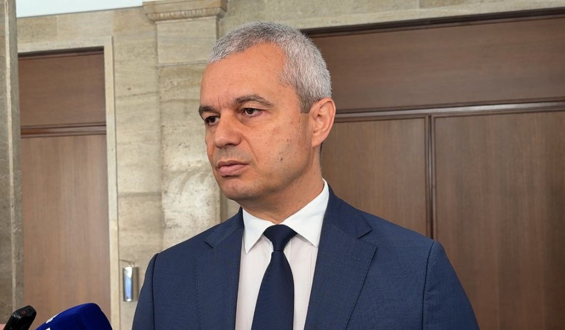 "Предложихме България да обяви своя неутралитет в конфликта": Лидерът на "Възраждане" за КСНС и позициите на Йотова