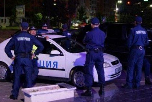 Здраво меле между враждуващи фамилии в Лом! 16-годишен извади пушка и простреля мъж, седем са арестувани