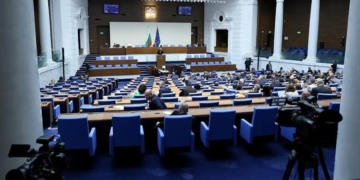Пълен провал! Парламентът не събра кворум за извънредното заседание