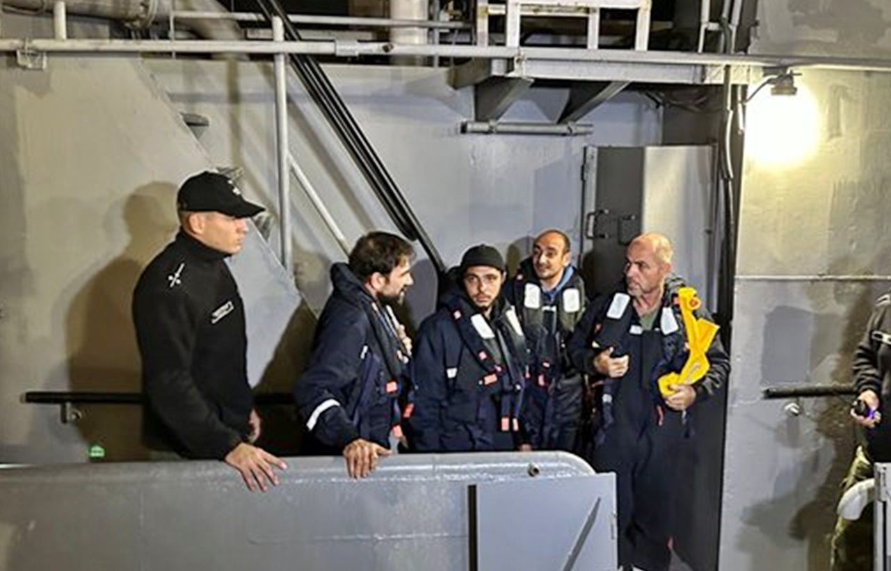 Четирима спасени моряци от потъналия HS Dignity пристигнаха във Варна, петият се очаква през нощта
