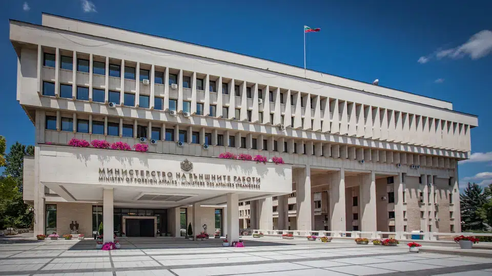 ВАЖНО: МВнР предупреди българите в Австрия и Испания за протести и риск от безредици