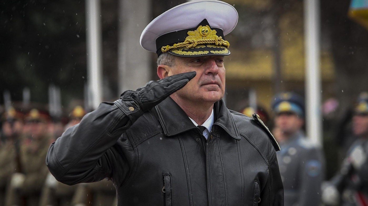 Край на една епоха в армията!: Кабинетът предлага освобождаване на адм. Емил Ефтимов - оттегляне след служба при 13 правителства!