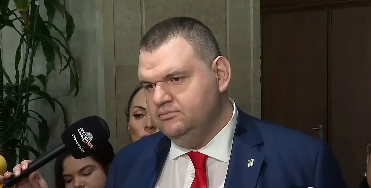 „Няма президент!“ Делян Пеевски с унищожителна критика след атаките в Черно море: Фалшифицираха КСНС! Цялата държава е под камуфлаж