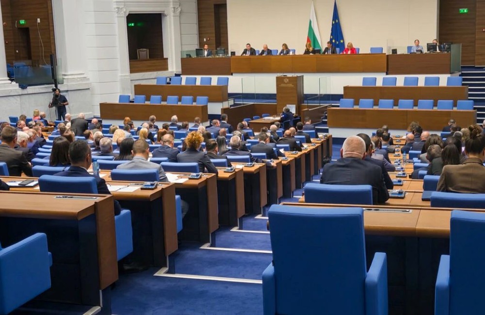 НА ЖИВО - Извънредно заседание на парламента заради помилването на Огнян Атанасов