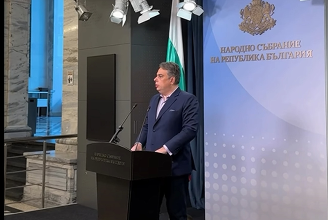 „Допуснаха нарушаване на въздушното ни пространство!“ Асен Василев избухна: Истински президент и главнокомандващ очевидно няма (ВИДЕО)