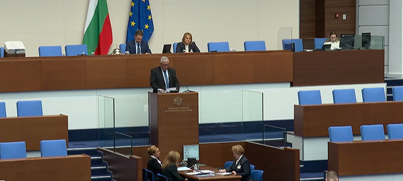 СКАНДАЛ В ПАРЛАМЕНТА! Законът за отпадъците взриви депутатите, спорят за лобизъм и цени в магазините (ВИДЕО)