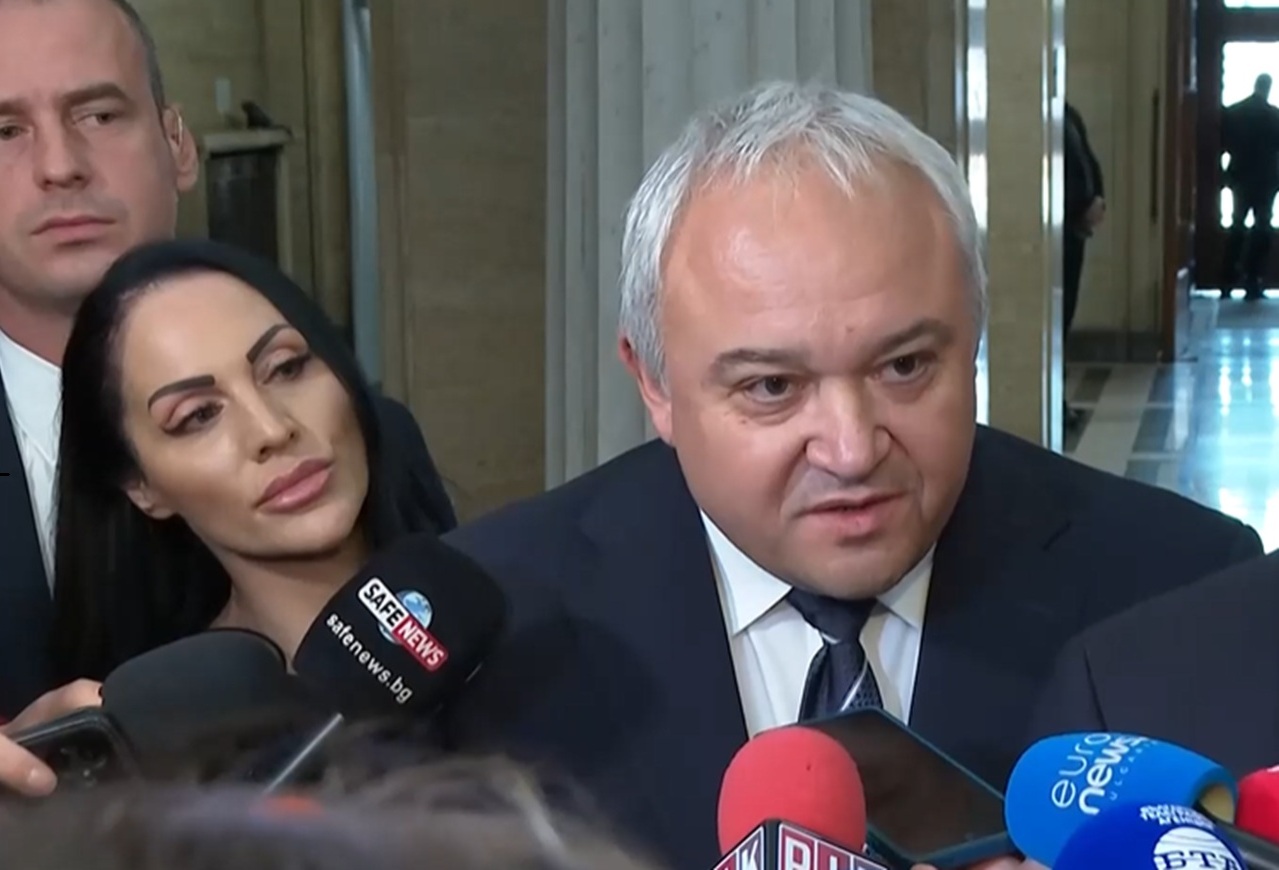 „Заподозрените за палежа може да са действали и извън България“! Демерджиев с разкрития за „Старлинк“: Знаехме кои са още на 10 октомври (ВИДЕО)