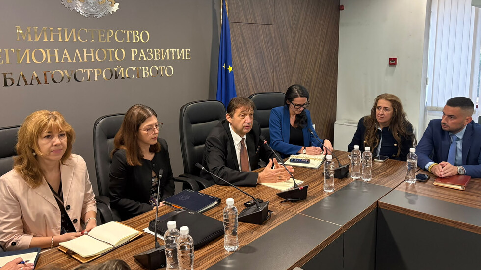 Министър Шишков запретна ръкави: Започваме активно да решаваме проблемите на София
